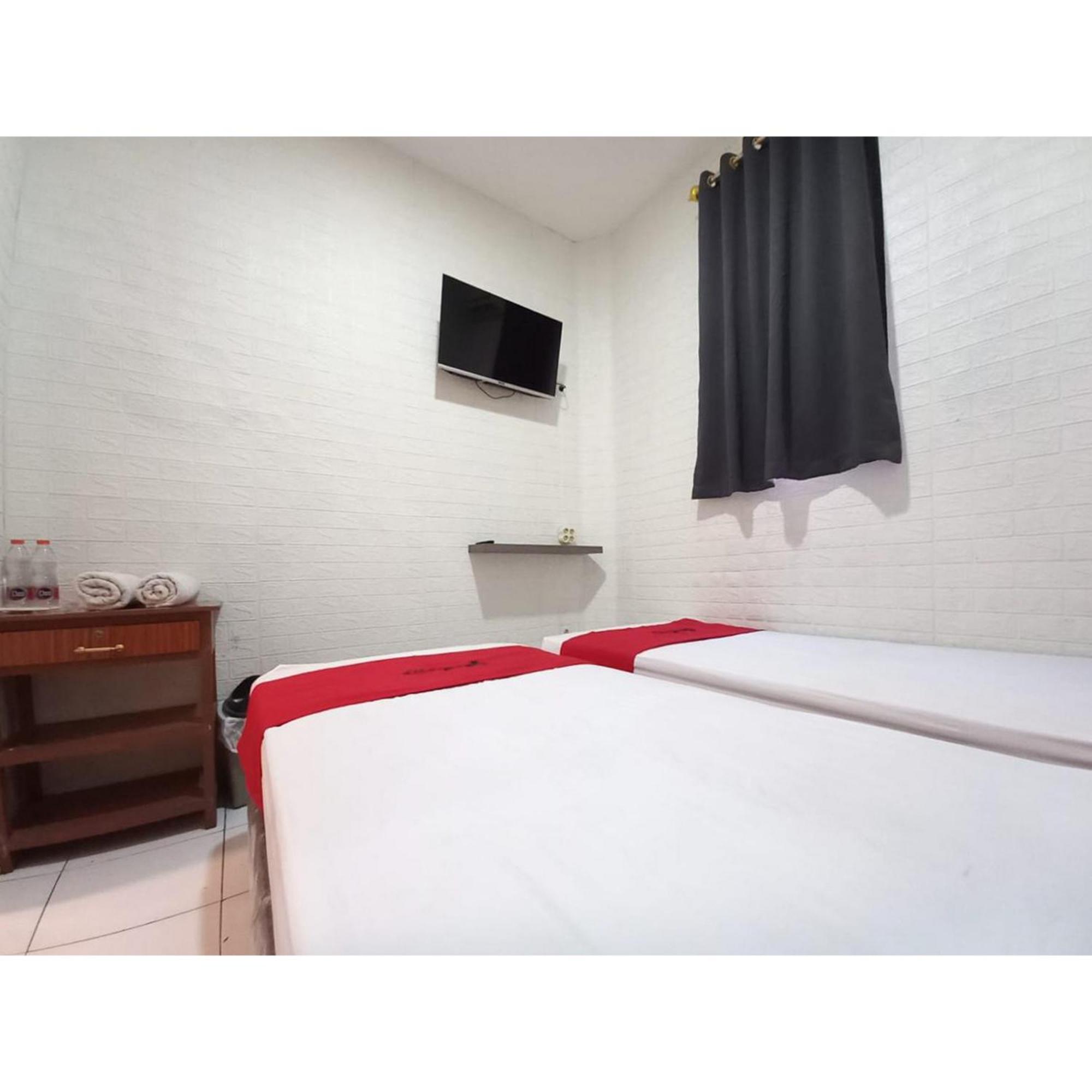 Reddoorz At Luxury Homestay Near Kantor Regional II Bkn Surabaya Сідоарджо Екстер'єр фото