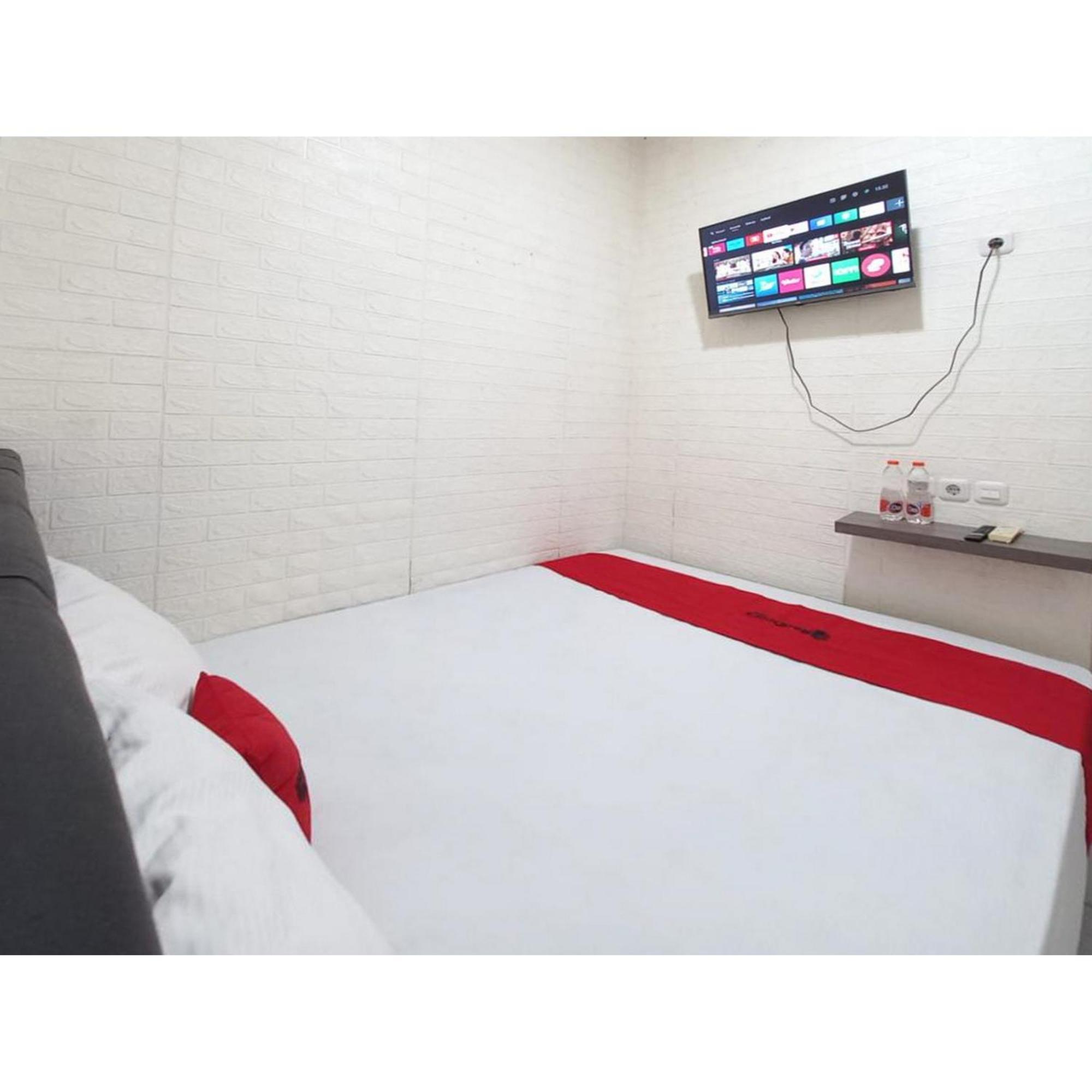 Reddoorz At Luxury Homestay Near Kantor Regional II Bkn Surabaya Сідоарджо Екстер'єр фото