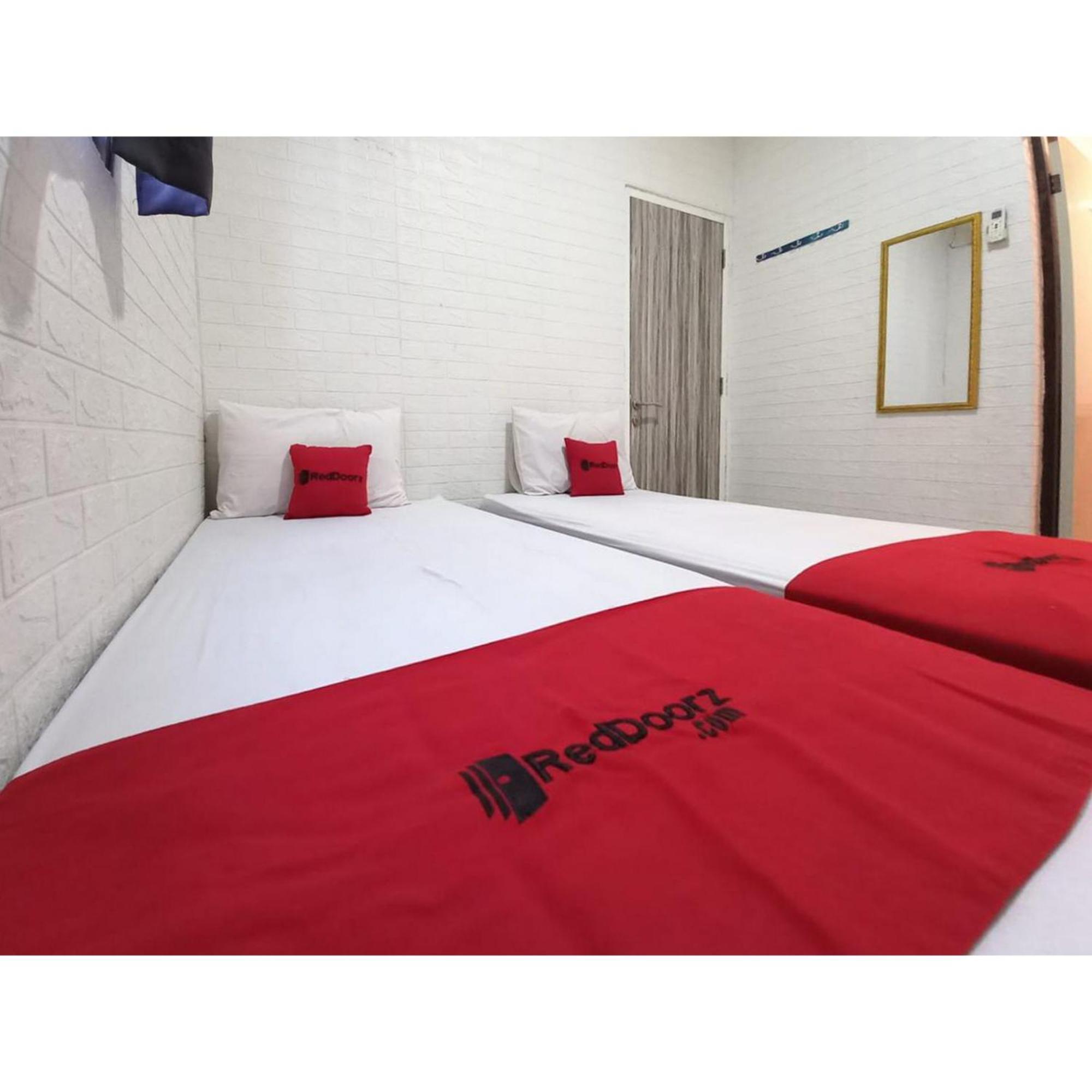 Reddoorz At Luxury Homestay Near Kantor Regional II Bkn Surabaya Сідоарджо Екстер'єр фото