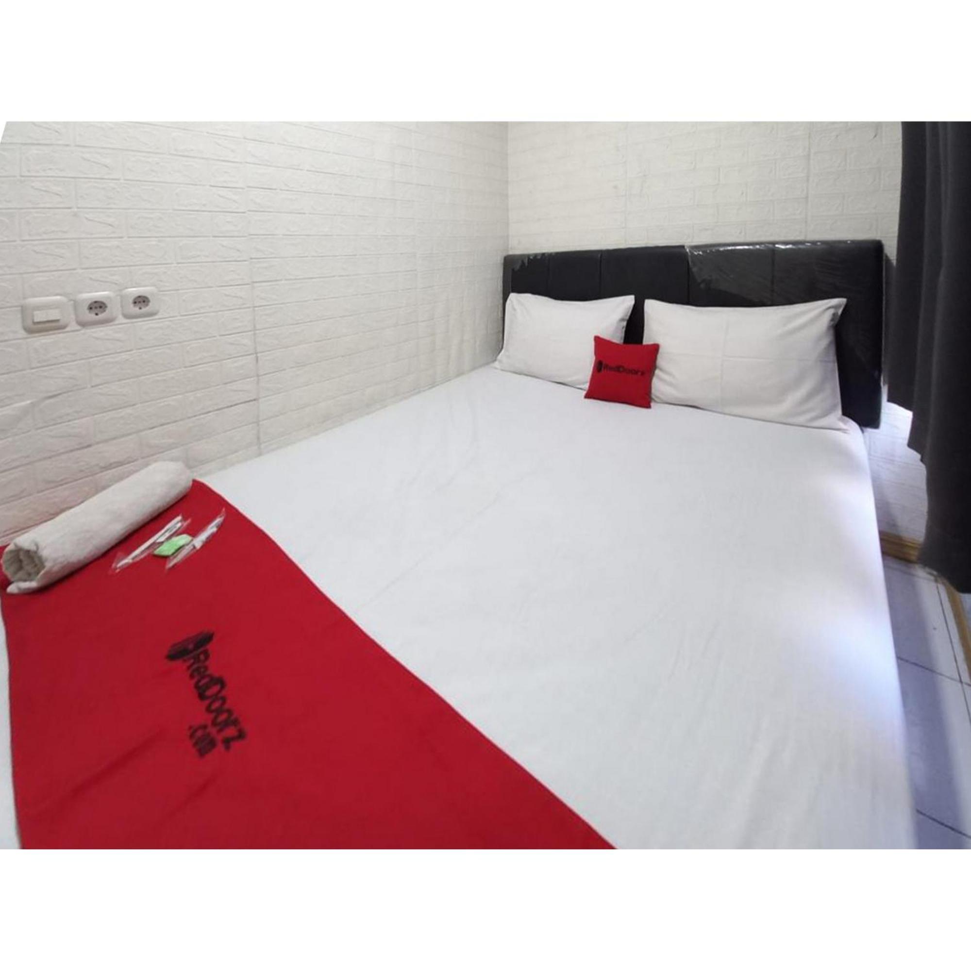 Reddoorz At Luxury Homestay Near Kantor Regional II Bkn Surabaya Сідоарджо Екстер'єр фото