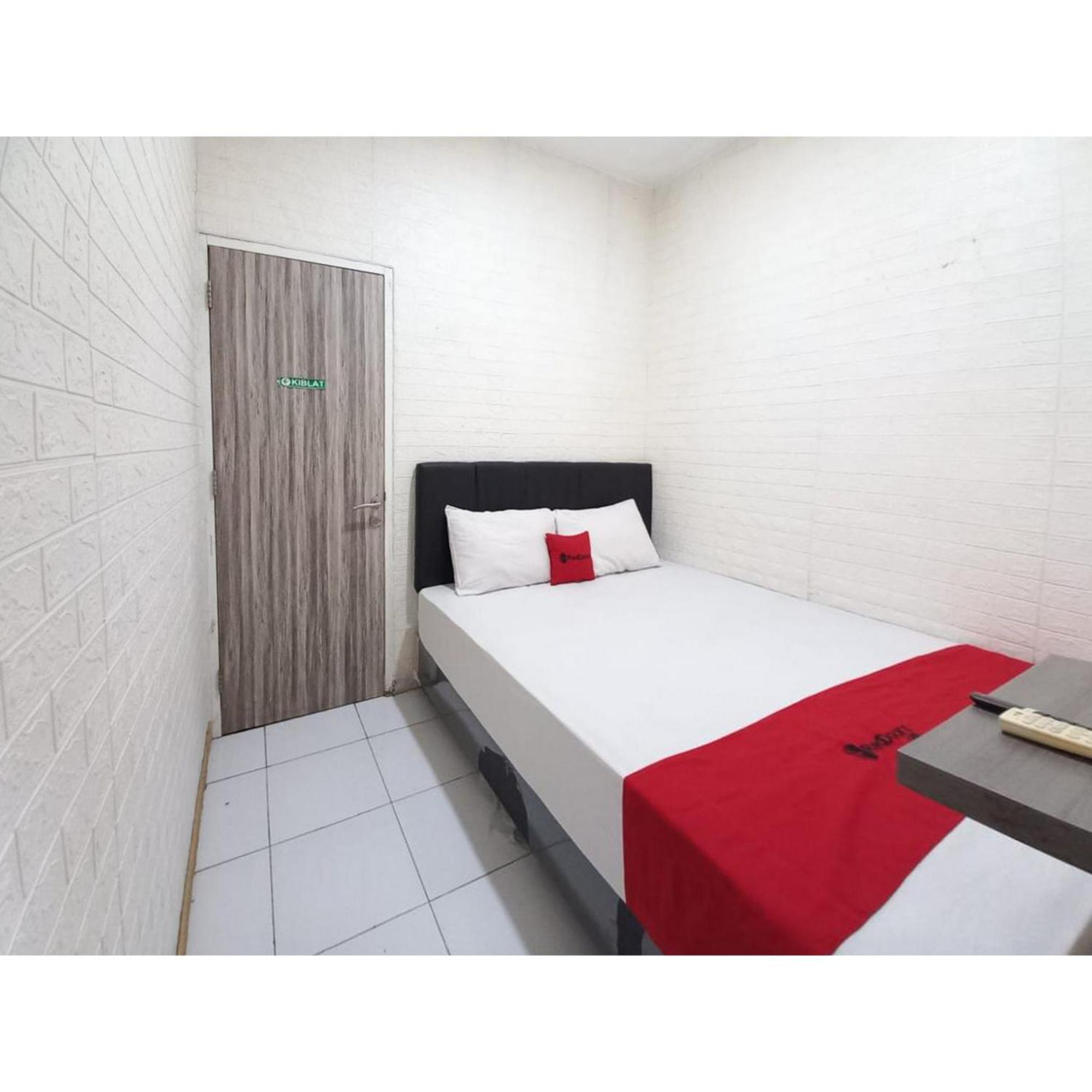 Reddoorz At Luxury Homestay Near Kantor Regional II Bkn Surabaya Сідоарджо Екстер'єр фото