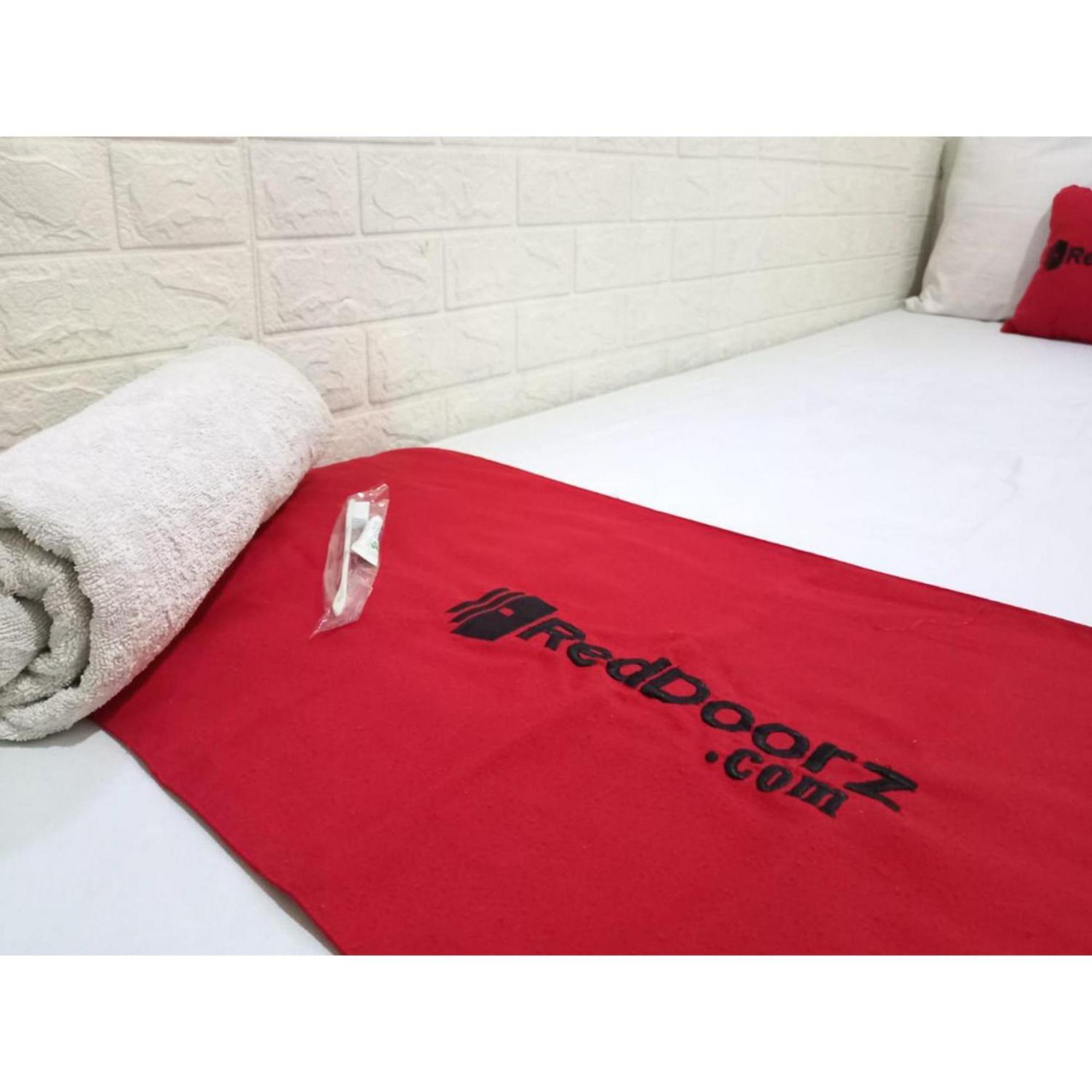Reddoorz At Luxury Homestay Near Kantor Regional II Bkn Surabaya Сідоарджо Екстер'єр фото
