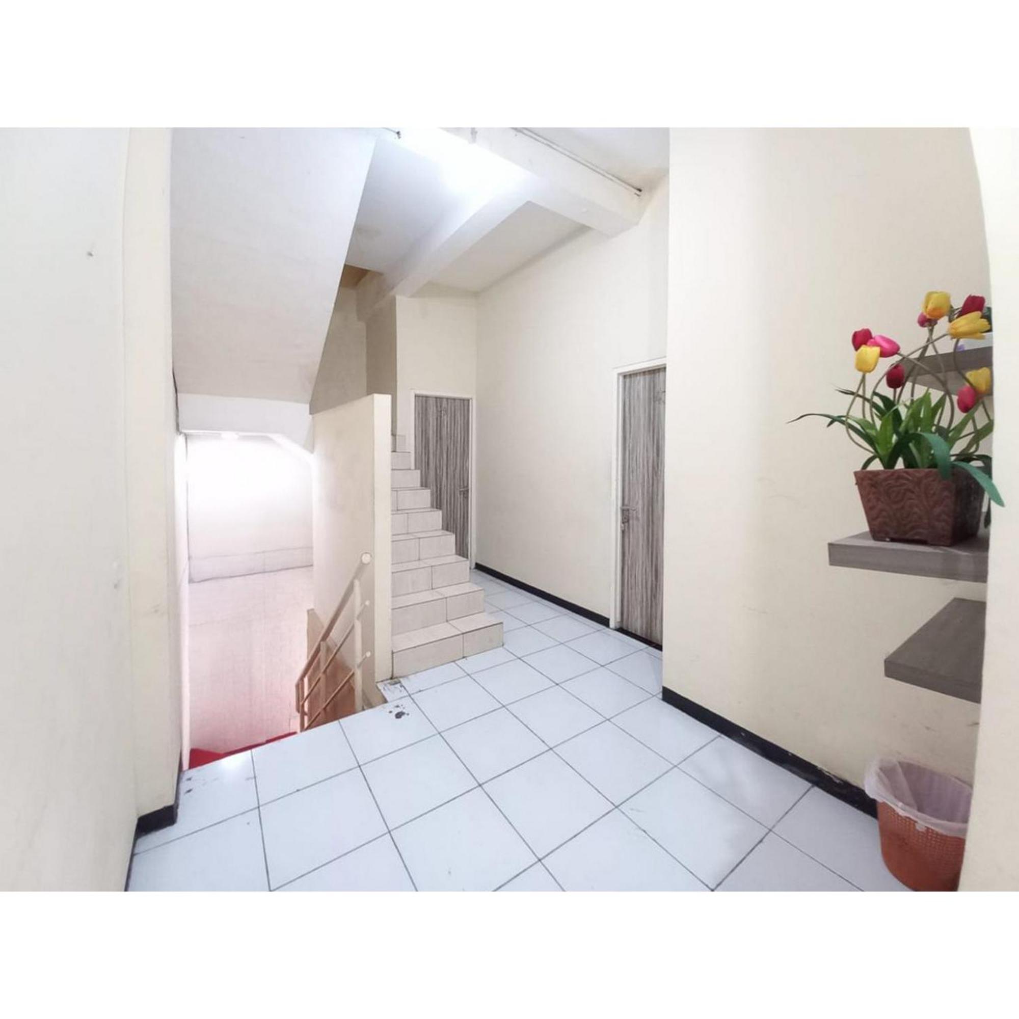 Reddoorz At Luxury Homestay Near Kantor Regional II Bkn Surabaya Сідоарджо Екстер'єр фото