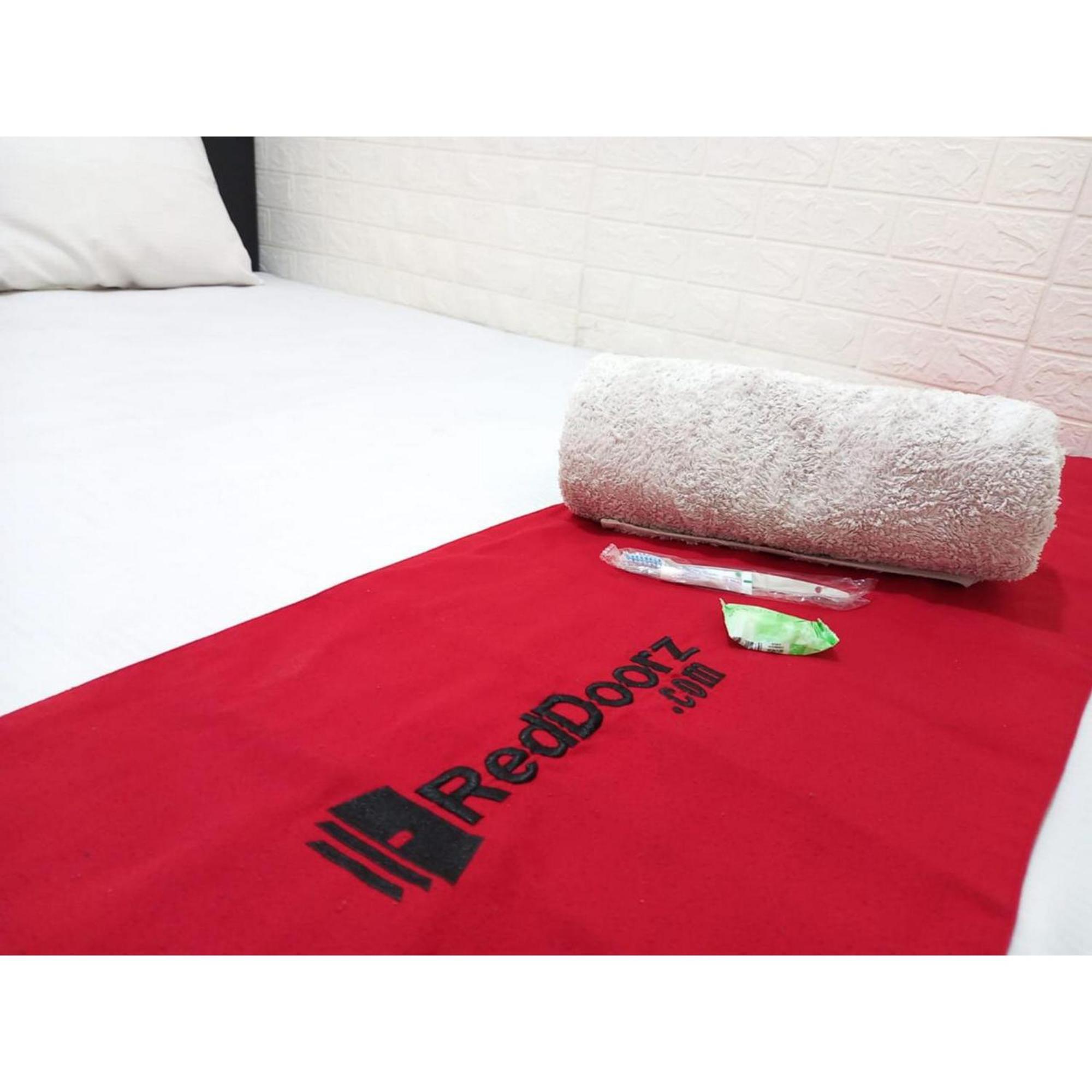 Reddoorz At Luxury Homestay Near Kantor Regional II Bkn Surabaya Сідоарджо Екстер'єр фото